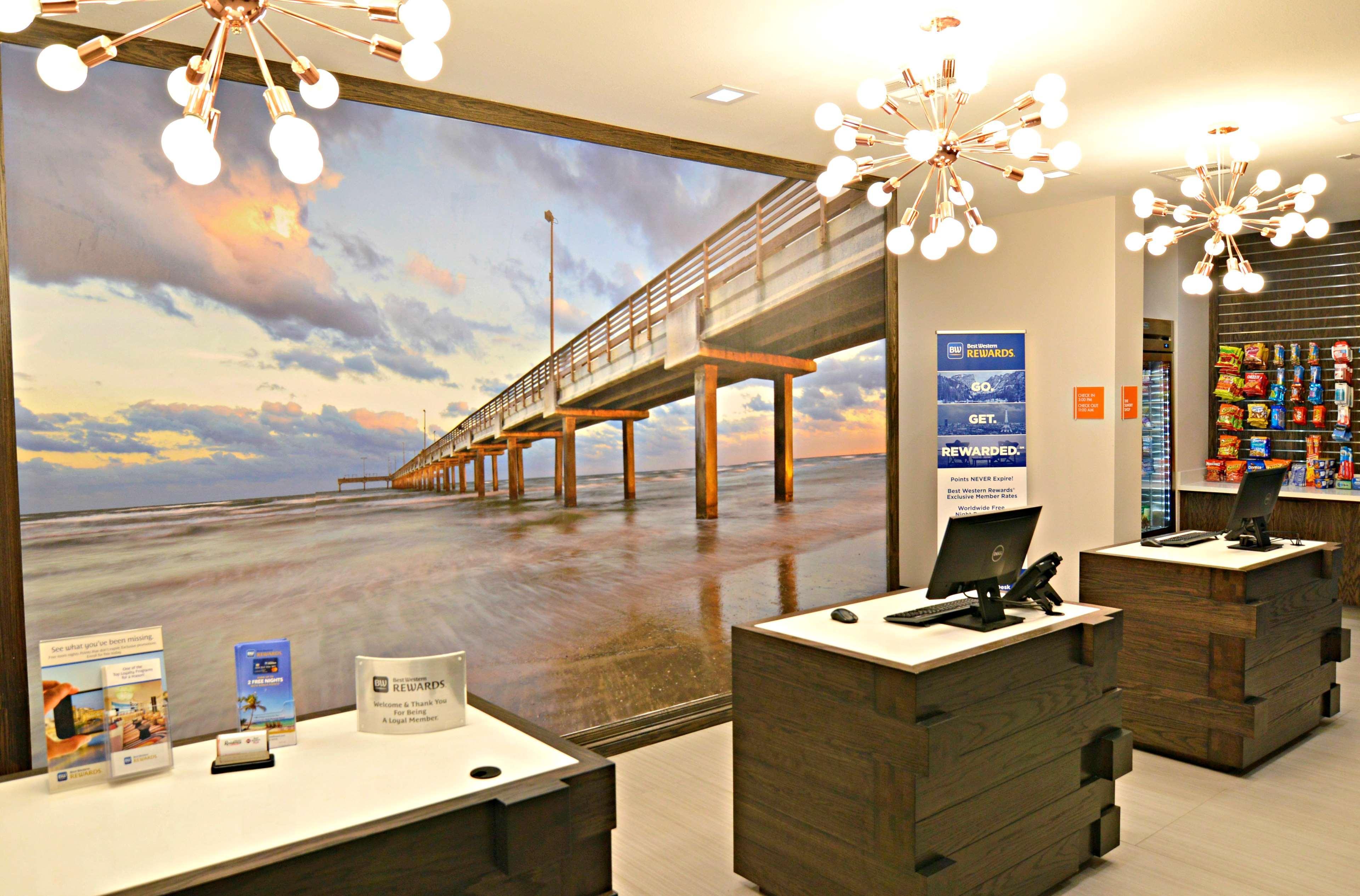 Best Western Plus Pleasanton Hotel Exterior photo
