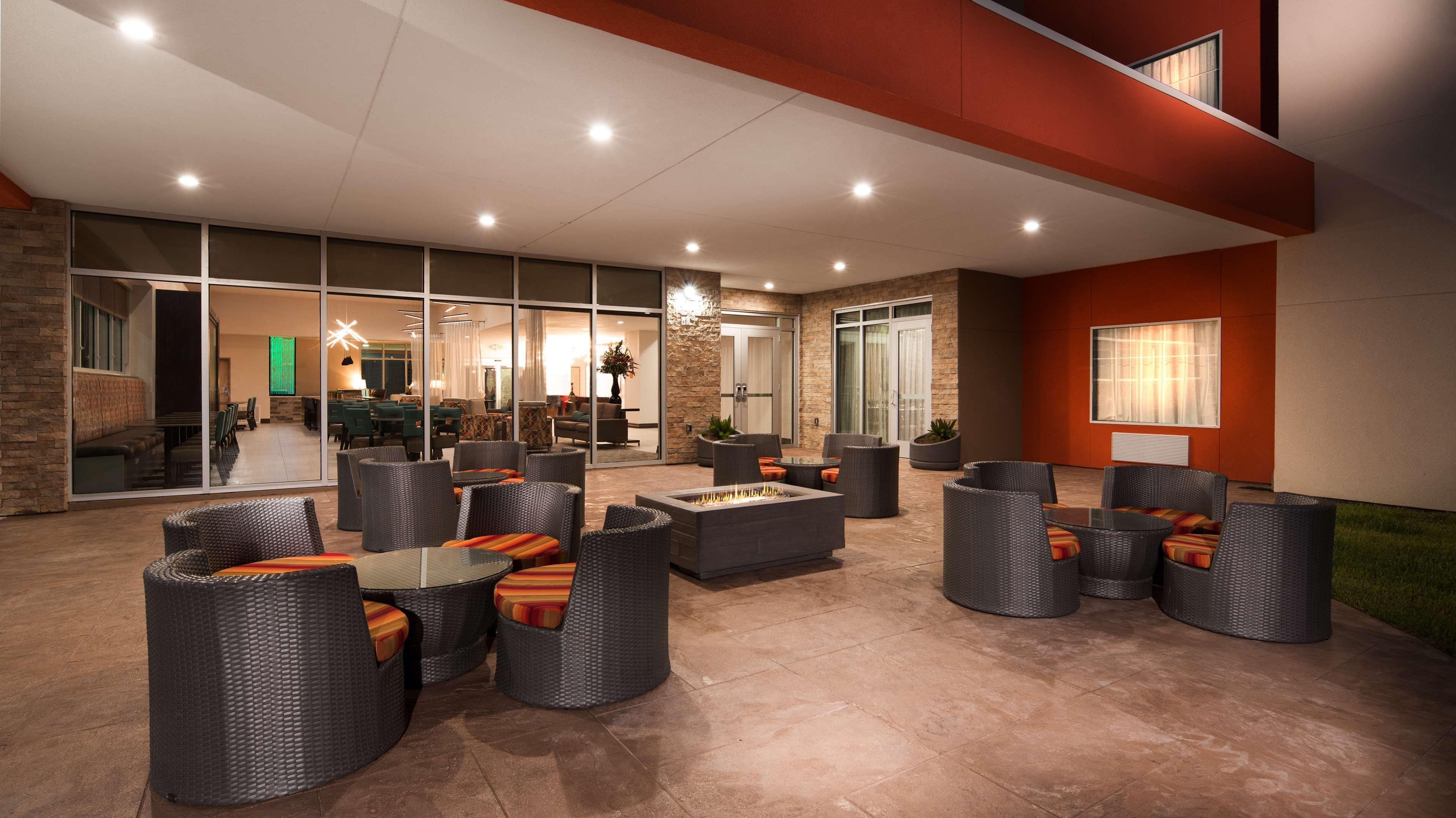 Best Western Plus Pleasanton Hotel Exterior photo