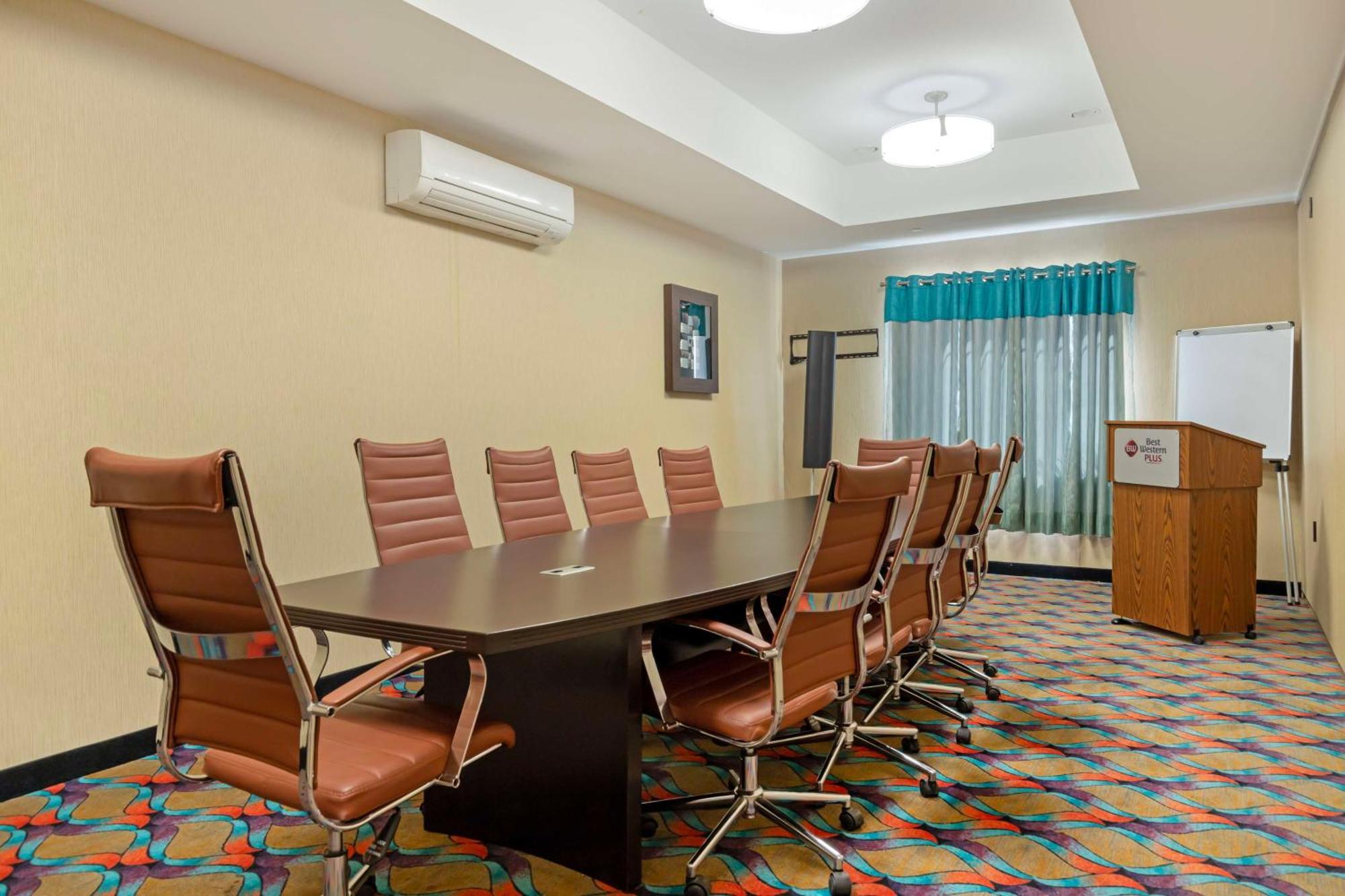 Best Western Plus Pleasanton Hotel Exterior photo