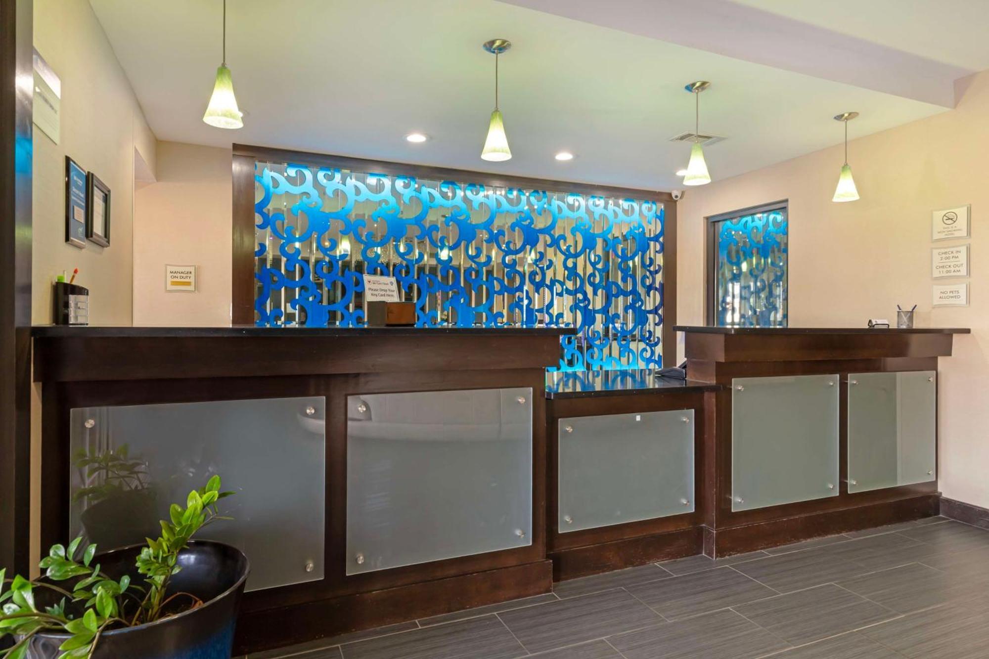 Best Western Plus Pleasanton Hotel Exterior photo